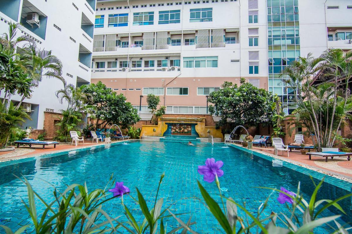 Hotel Sutus Court 7 Pattaya Exterior foto