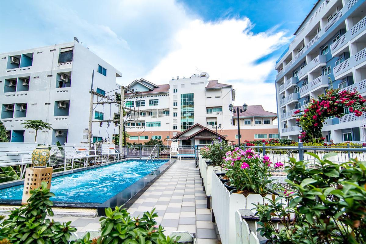 Hotel Sutus Court 7 Pattaya Exterior foto